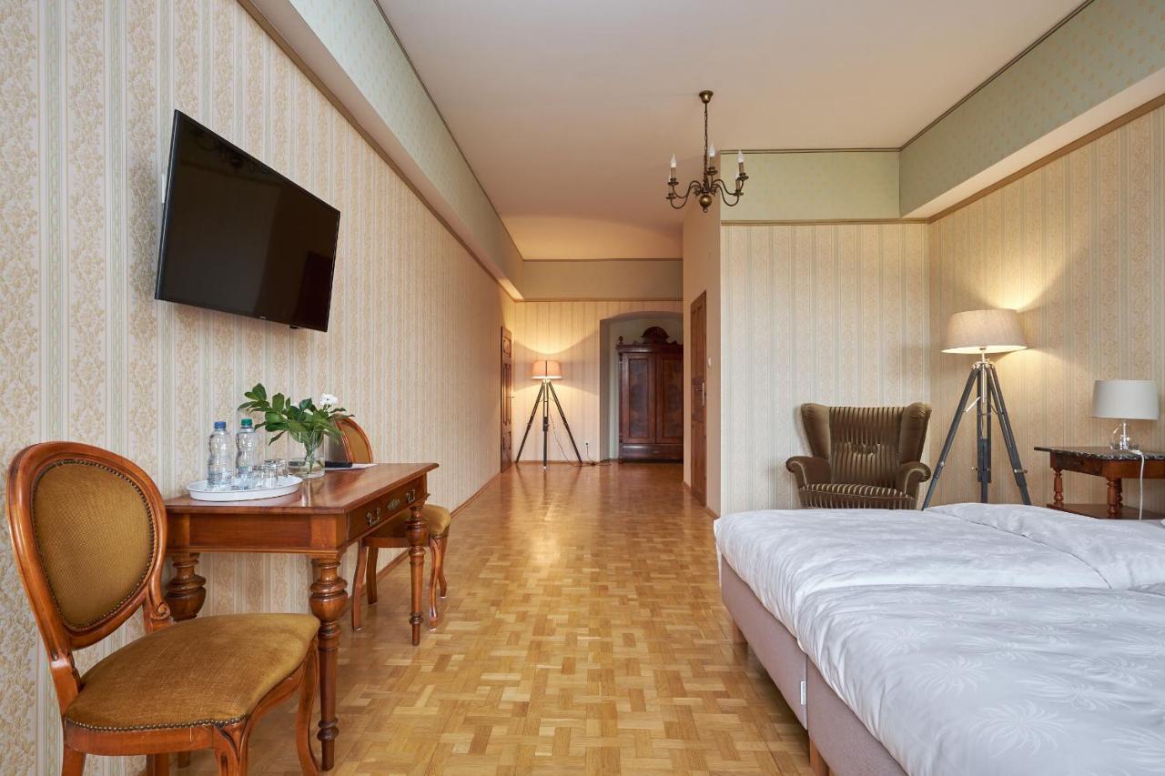 Boutique Palac Warmatowice Sienkiewiczowskie Legnica Ngoại thất bức ảnh