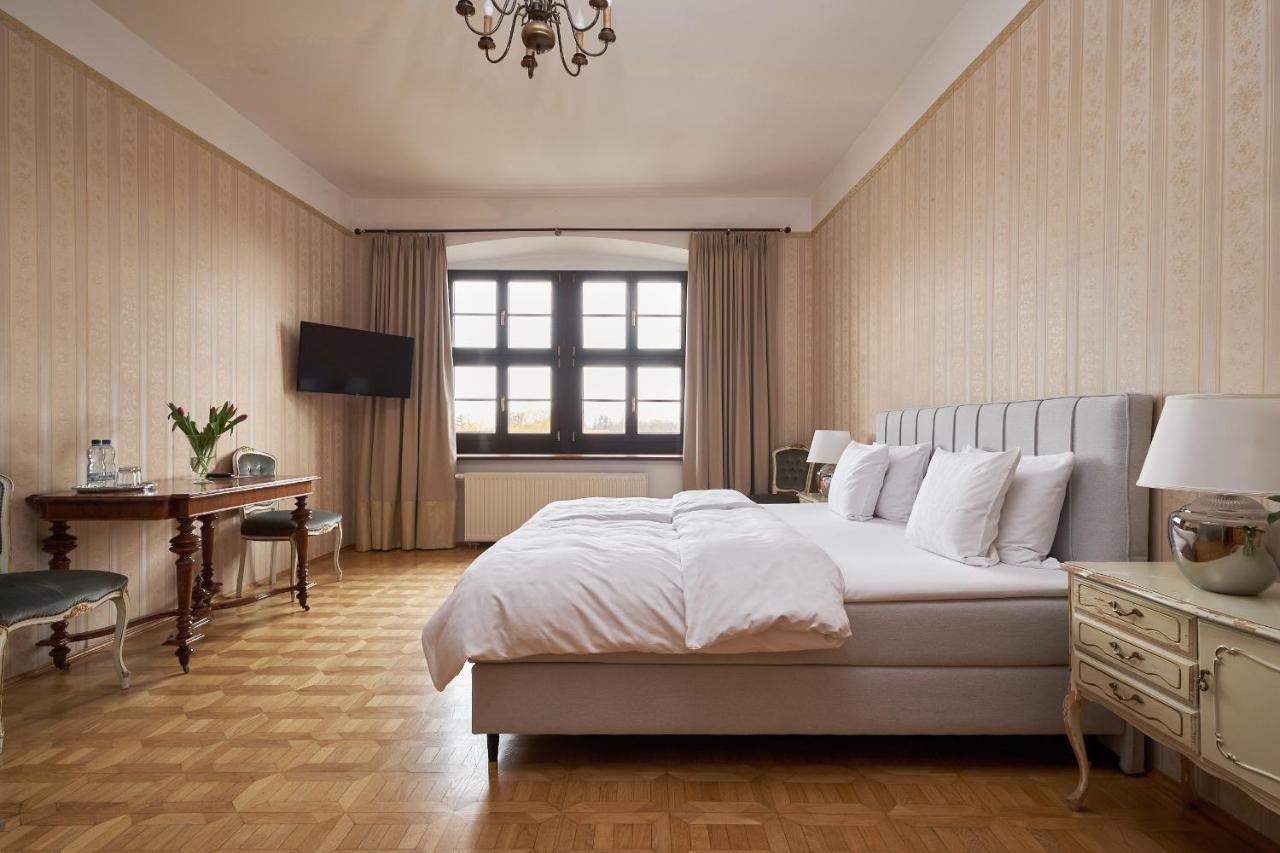 Boutique Palac Warmatowice Sienkiewiczowskie Legnica Ngoại thất bức ảnh