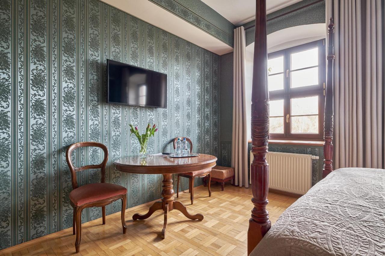 Boutique Palac Warmatowice Sienkiewiczowskie Legnica Ngoại thất bức ảnh