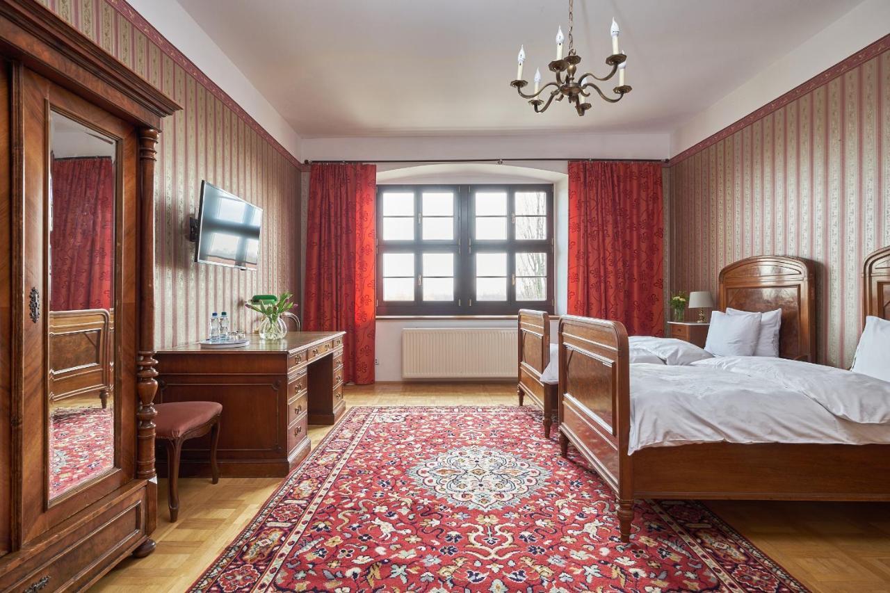 Boutique Palac Warmatowice Sienkiewiczowskie Legnica Ngoại thất bức ảnh