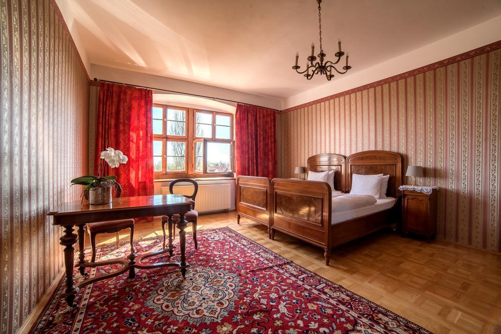 Boutique Palac Warmatowice Sienkiewiczowskie Legnica Ngoại thất bức ảnh